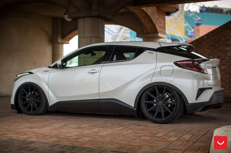 Toyota C-HR on Vossen Wheels (VFS10) 2017 года  (фото 15 из 20)